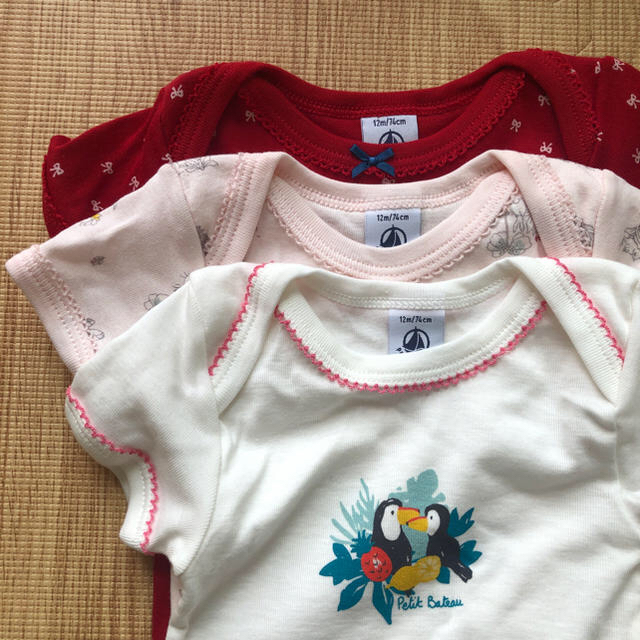 PETIT BATEAU(プチバトー)の新品未使用☆プチバトー　半袖ボディ　3枚セット　12m 74cm キッズ/ベビー/マタニティのベビー服(~85cm)(肌着/下着)の商品写真