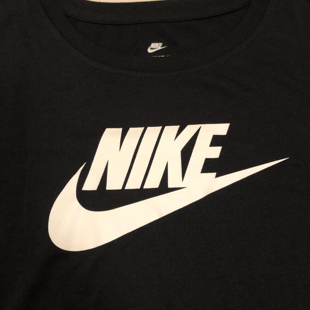 NIKE(ナイキ)の新品✨NIKE ナイキ Tシャツ　M レディースのトップス(Tシャツ(半袖/袖なし))の商品写真