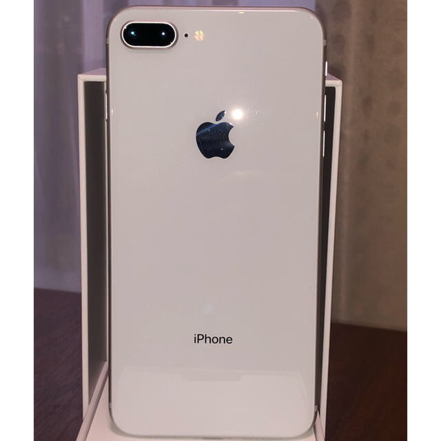 Apple(アップル)の【美品】iPhone8 plus 64gb SIMフリー スマホ/家電/カメラのスマートフォン/携帯電話(スマートフォン本体)の商品写真