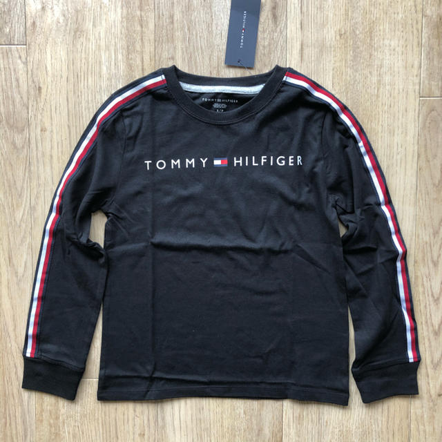 TOMMY HILFIGER(トミーヒルフィガー)のトミーヒルフィガー　ブラック　長袖Tシャツ キッズ/ベビー/マタニティのキッズ服男の子用(90cm~)(Tシャツ/カットソー)の商品写真