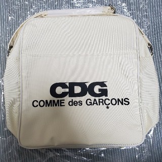 コムデギャルソン(COMME des GARCONS)の値下げ！COMME des GARÇONS コムデ バッグ ホワイト  (ショルダーバッグ)