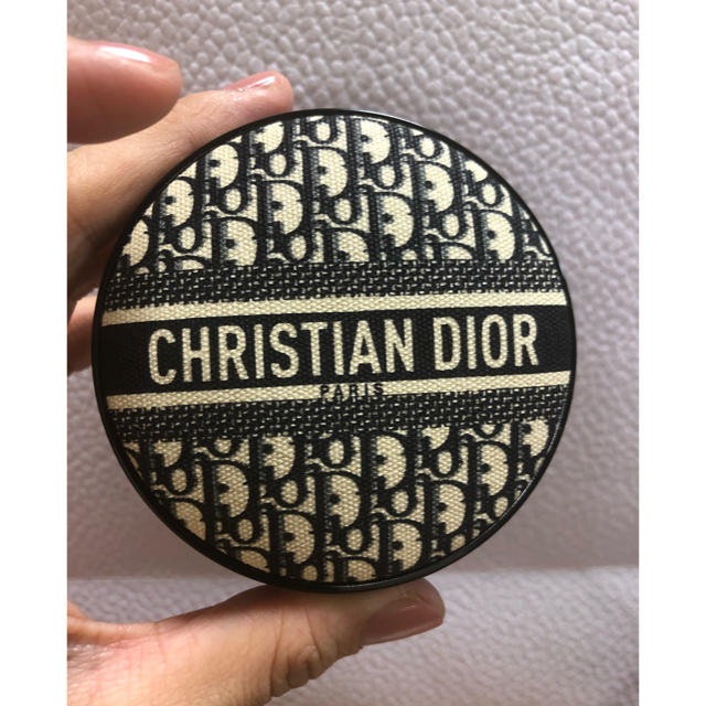 Dior(ディオール)の新品未使用！完売品　ディオールマニアエディション　クッションファンデ コスメ/美容のベースメイク/化粧品(ファンデーション)の商品写真