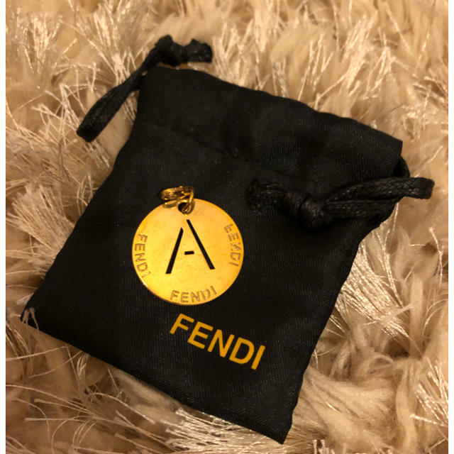 FENDI(フェンディ)のFENDI イニシャルチャーム レディースのアクセサリー(チャーム)の商品写真