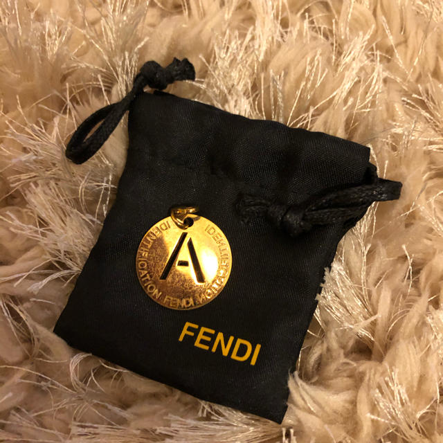 FENDI(フェンディ)のFENDI イニシャルチャーム レディースのアクセサリー(チャーム)の商品写真