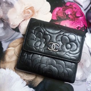 シャネル(CHANEL)の１０万円（新品時の参考価格）シャネルカメリアダブルホック折財布♡(折り財布)