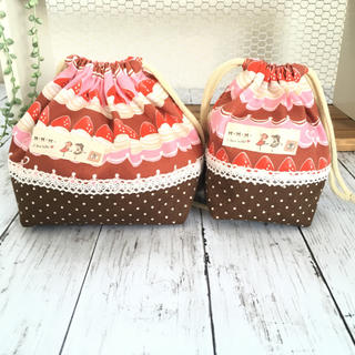 お弁当コップ袋セット　いちごケーキ　ピンク×ブラウン(ランチボックス巾着)