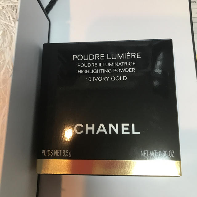 CHANEL(シャネル)のシャネル プードゥル ルミエール 10 アイヴォリー ゴールド 8.5g 新品 コスメ/美容のベースメイク/化粧品(フェイスパウダー)の商品写真