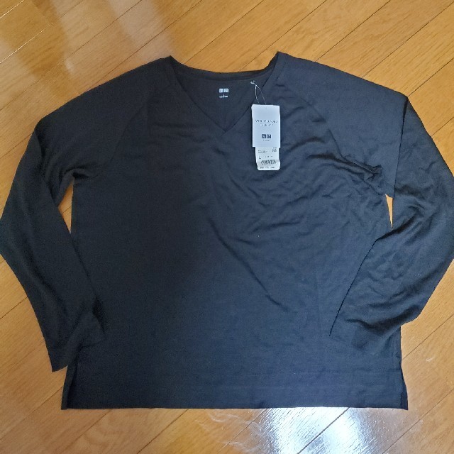 UNIQLO(ユニクロ)の断捨離中　ユニクロ　ウールブレンドVネックTシャツ　L  新品 レディースのトップス(Tシャツ(長袖/七分))の商品写真