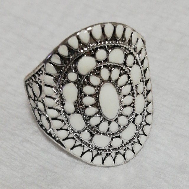 ヴィンテージ　模様のリング　インディアンジュエリー 風 メンズのアクセサリー(リング(指輪))の商品写真