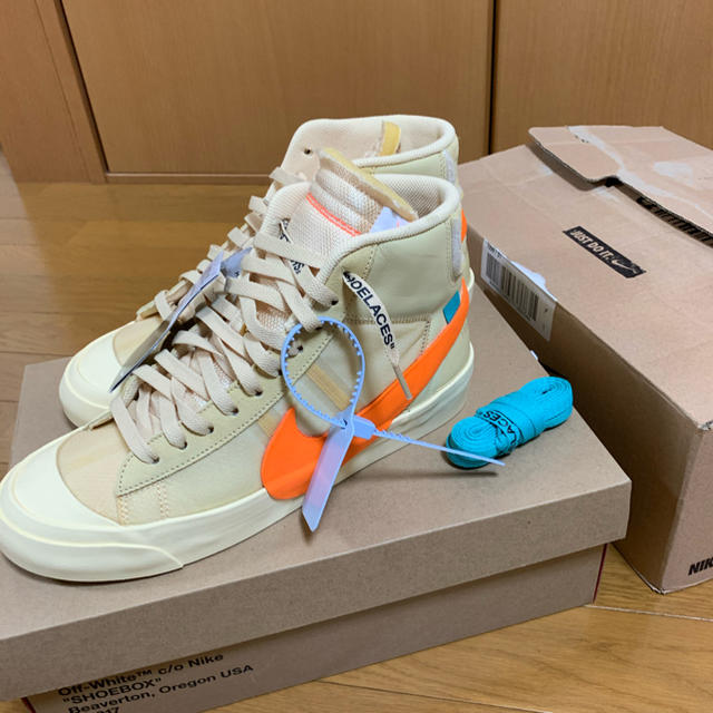 超歓迎された NIKE - NIKE オフホワイト BLAZER MID スニーカー