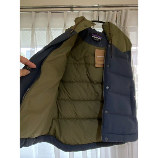 patagonia(パタゴニア)のパタゴニア  patagonia ビビー　フーデッド　ベスト レディースのジャケット/アウター(ダウンベスト)の商品写真