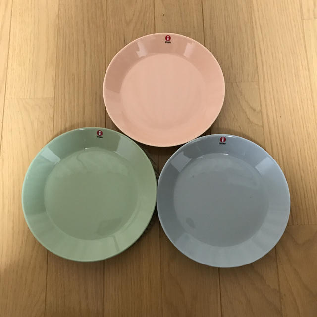 iittala(イッタラ)の新品☆イッタラ ティーマ  21cmプレート 3枚 インテリア/住まい/日用品のキッチン/食器(食器)の商品写真