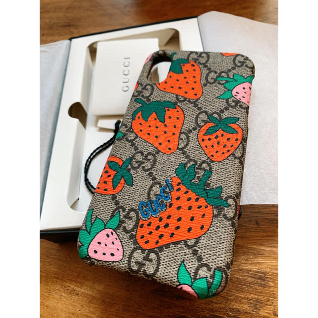 Gucci(グッチ)のgucci iPhoneケース　イチゴ柄 スマホ/家電/カメラのスマホアクセサリー(iPhoneケース)の商品写真