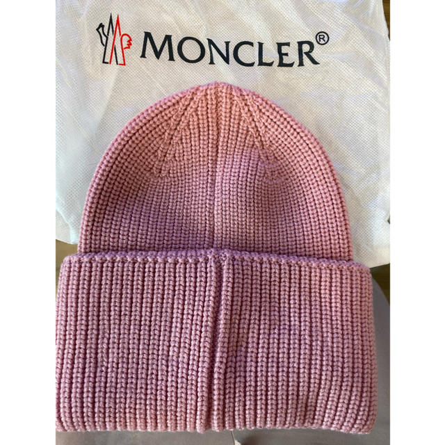 MONCLER(モンクレール)のモンクレール　ニット帽　新品未使用　ピンク レディースの帽子(ニット帽/ビーニー)の商品写真