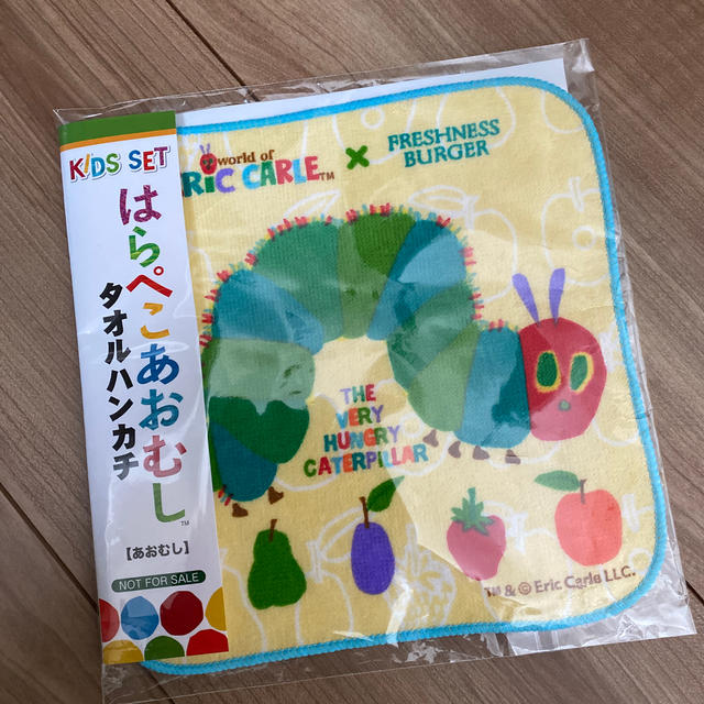 はらぺこあおむし　タオルハンカチ キッズ/ベビー/マタニティのキッズ/ベビー/マタニティ その他(その他)の商品写真