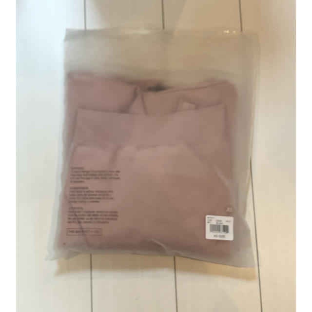 FEAR OF GOD(フィアオブゴッド)のFOG Essentials pink エッセンシャルズ　パーカー　ピンク　XS メンズのトップス(パーカー)の商品写真