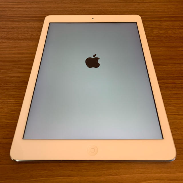 ipad air  wifiモデル　16g ホワイト（FD788J/B）