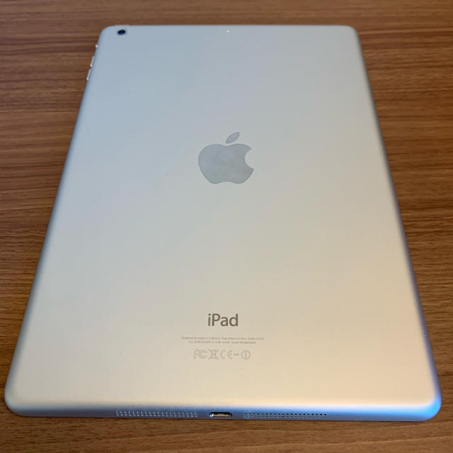 ipad air  wifiモデル　16g ホワイト（FD788J/B） 1