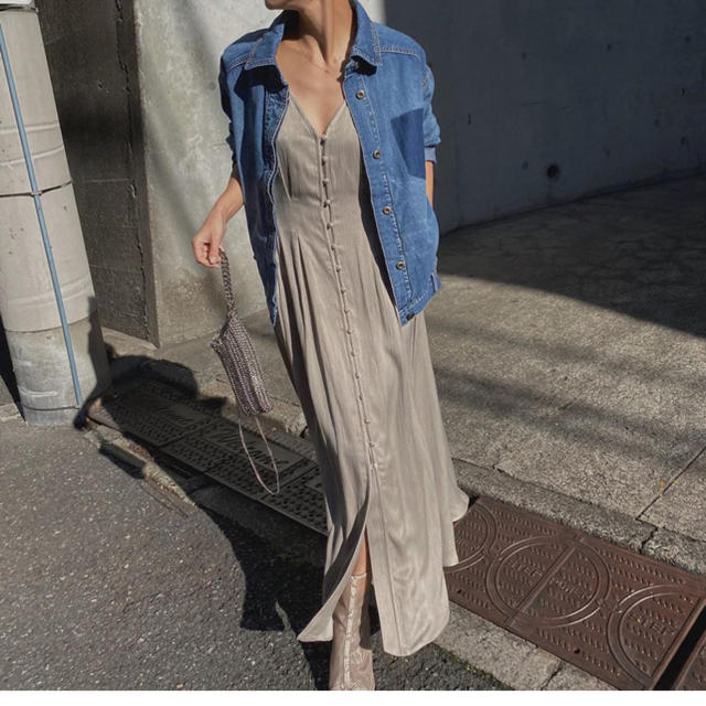 Ameri VINTAGE(アメリヴィンテージ)のAMERI  TUCK SHAPE DRESS タグ付き レディースのワンピース(ロングワンピース/マキシワンピース)の商品写真