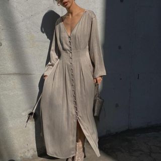 アメリヴィンテージ(Ameri VINTAGE)のAMERI  TUCK SHAPE DRESS タグ付き(ロングワンピース/マキシワンピース)