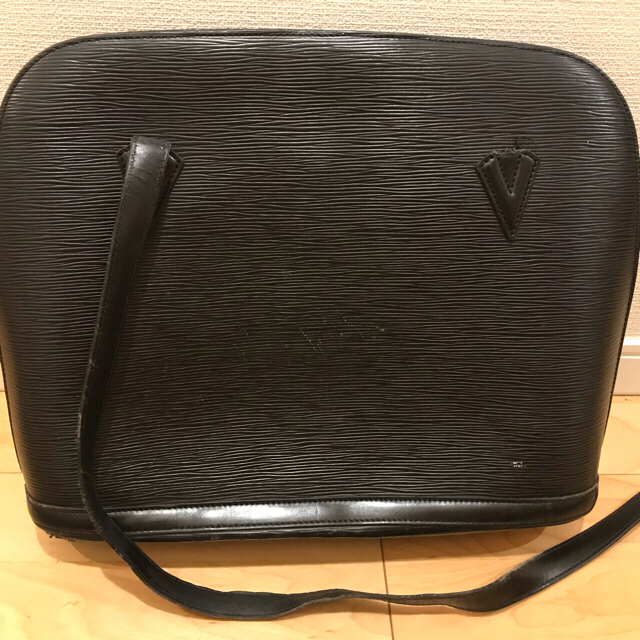 LOUIS VUITTON(ルイヴィトン)のきなこさま専用。ルイヴィトン エピ トートバッグ 黒 難あり レディースのバッグ(トートバッグ)の商品写真