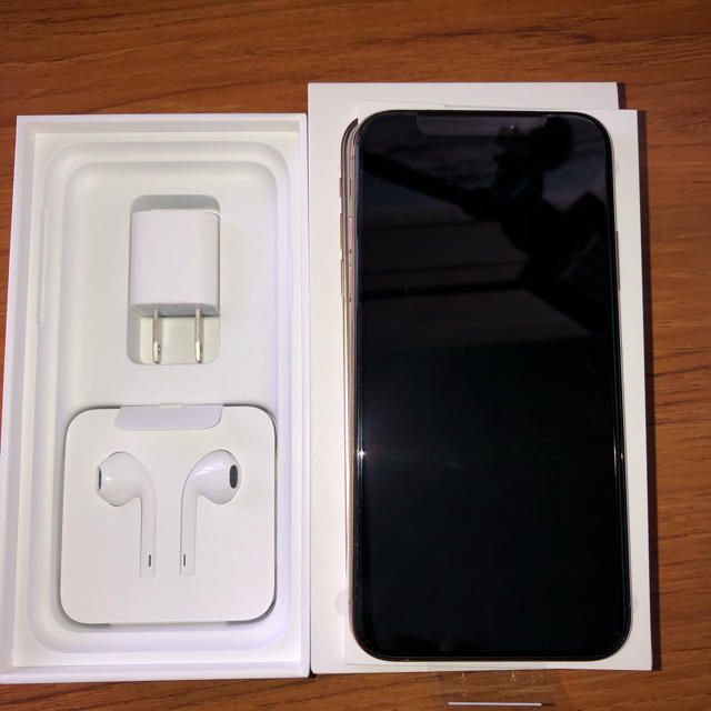 新品 au iPhoneXS 64GB  iPhone8 64GB 各1台