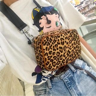 マウジー(moussy)のレオパード　ボディバッグ(ボディバッグ/ウエストポーチ)