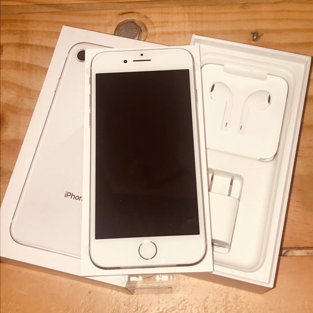 スマホ/家電/カメラiPhone 8 Silver 64 GB SIMフリー