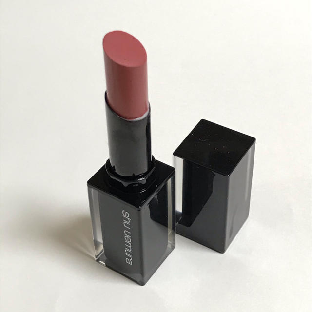 shu uemura(シュウウエムラ)のshu uemura ルージュ アンリミテッド マット M BG 946 コスメ/美容のベースメイク/化粧品(口紅)の商品写真