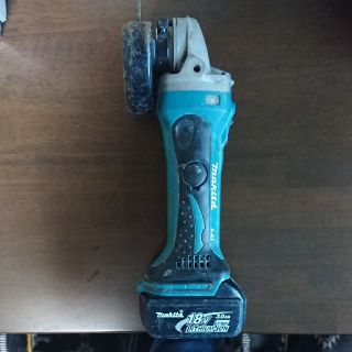 マキタ(Makita)の値下げ❗マキタ  バッテリー付きディスクグラインダー！(工具)