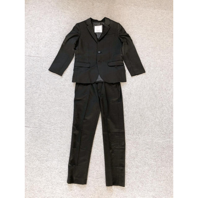 ZARA(ザラ)のZARA 男の子　スーツ　ブラック　122 ワイシャツ付き キッズ/ベビー/マタニティのキッズ服男の子用(90cm~)(ドレス/フォーマル)の商品写真