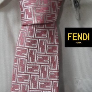 フェンディ(FENDI)の美品★フェンディ★ＦＥＮＤＩロゴグラム【気品溢れるロゴ柄】高級ネクタイ(ネクタイ)