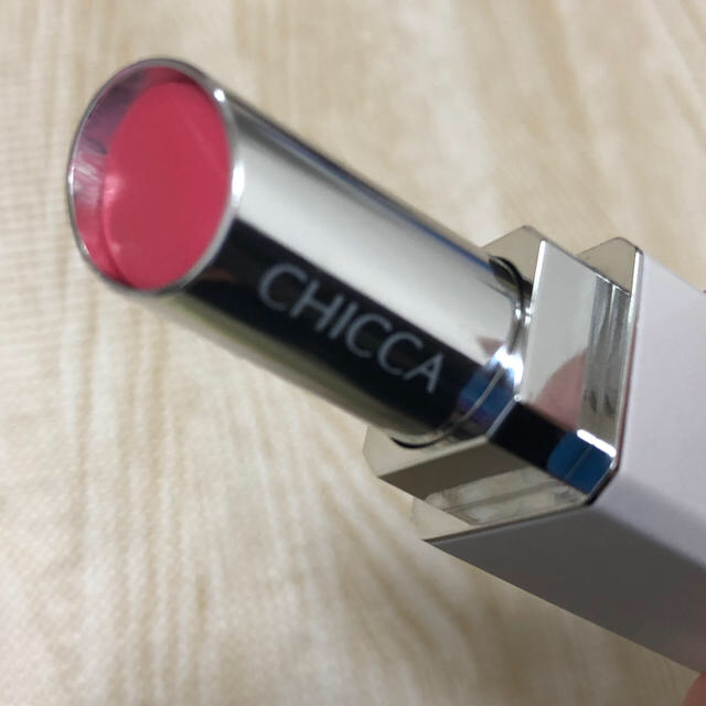 CHICCA キッカ メスメリックリップスティック 15 ピーチプディング コスメ/美容のベースメイク/化粧品(口紅)の商品写真