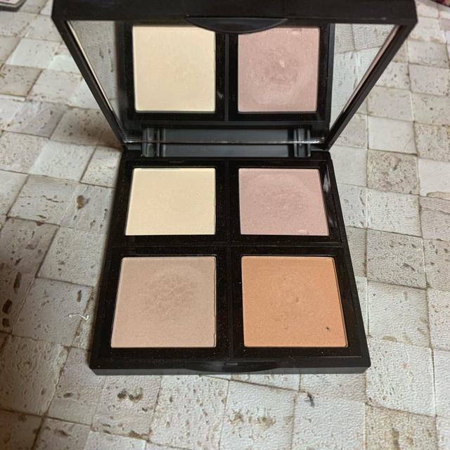 elf(エルフ)のH&C様専用☆elf エルフilluminating Palette  コスメ/美容のベースメイク/化粧品(アイシャドウ)の商品写真