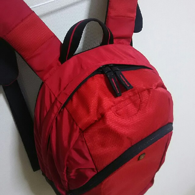 VICTORINOX(ビクトリノックス)のビクトリノックス リュック バックパック 赤 コンパクトサイズ レディースのバッグ(リュック/バックパック)の商品写真