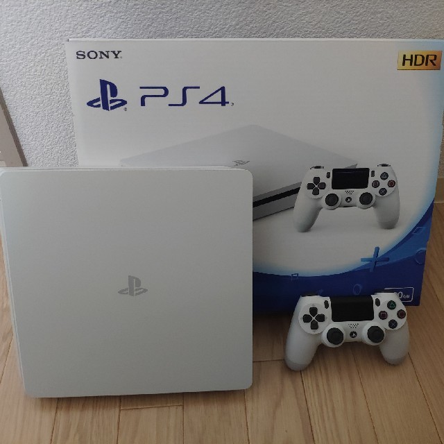 PlayStation4(プレイステーション4)のPlayStation 4 ホワイト 500GB  エンタメ/ホビーのゲームソフト/ゲーム機本体(家庭用ゲーム機本体)の商品写真