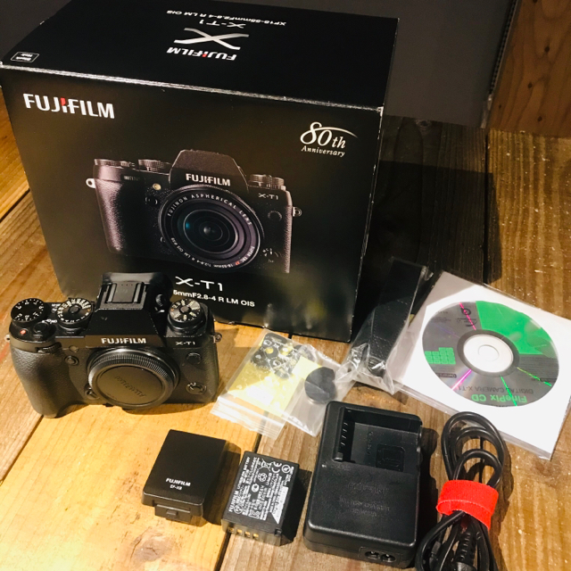 富士フイルム(フジフイルム)の美品 fujifilm x-t1 本体 スマホ/家電/カメラのカメラ(ミラーレス一眼)の商品写真