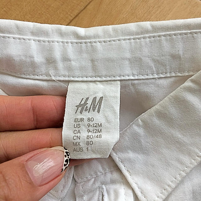 H&M(エイチアンドエム)のフォーマル 男の子 カッターシャツ ベストズボンセット キッズ/ベビー/マタニティのベビー服(~85cm)(セレモニードレス/スーツ)の商品写真