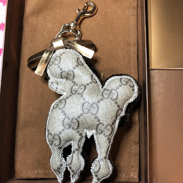 Gucci(グッチ)のグッチ（GUCCI）⭐️キーホルダー　チャーム⭐️犬　プードルのルル レディースのファッション小物(キーホルダー)の商品写真