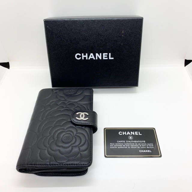 ブラックデザイン【希少モデル】 CHANEL 二つ折り 財布 カメリア ラムスキン マトラッセ