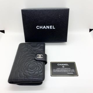 シャネル(CHANEL)の【希少モデル】 CHANEL 二つ折り 財布 カメリア ラムスキン マトラッセ(財布)