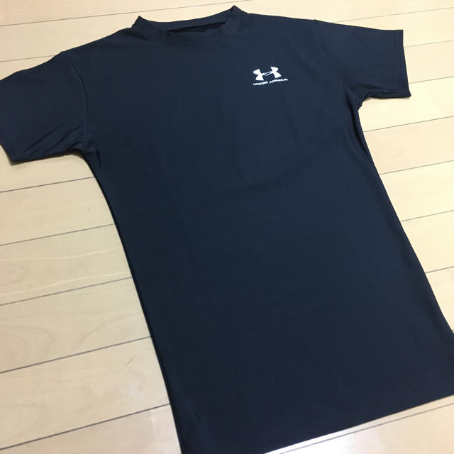 UNDER ARMOUR(アンダーアーマー)の【格安】UNDERARMOUR Tシャツ【激安】黒メンズ無地ブラックMDサイズ メンズのトップス(Tシャツ/カットソー(半袖/袖なし))の商品写真