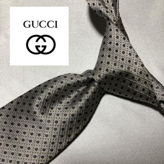 グッチ(Gucci)の【大人気モデル】グッチ　イタリア製高級シルク100%ネクタイ　シルバー　銀色(ネクタイ)