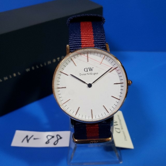 Daniel Wellington(ダニエルウェリントン)のN-88新品36mm❤D.W.オックスフォード♥メンズ白♥激安価格♥送料無料 メンズの時計(腕時計(アナログ))の商品写真