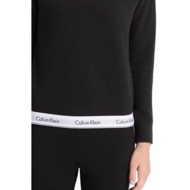 Calvin Klein(カルバンクライン)の日本未入荷 Calvin Klein カルバンクライン 人気トレーナー M 黒 レディースのトップス(トレーナー/スウェット)の商品写真