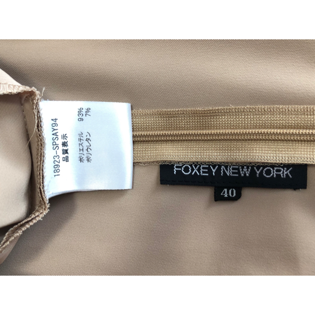 FOXEY(フォクシー)の美品 フォクシー ワンピース 40 M ベージュ ノースリーブ ミモレ丈 膝丈 レディースのワンピース(ひざ丈ワンピース)の商品写真