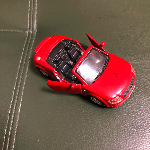 AUDI(アウディ)のAUDI模型カー キッズ/ベビー/マタニティのおもちゃ(電車のおもちゃ/車)の商品写真