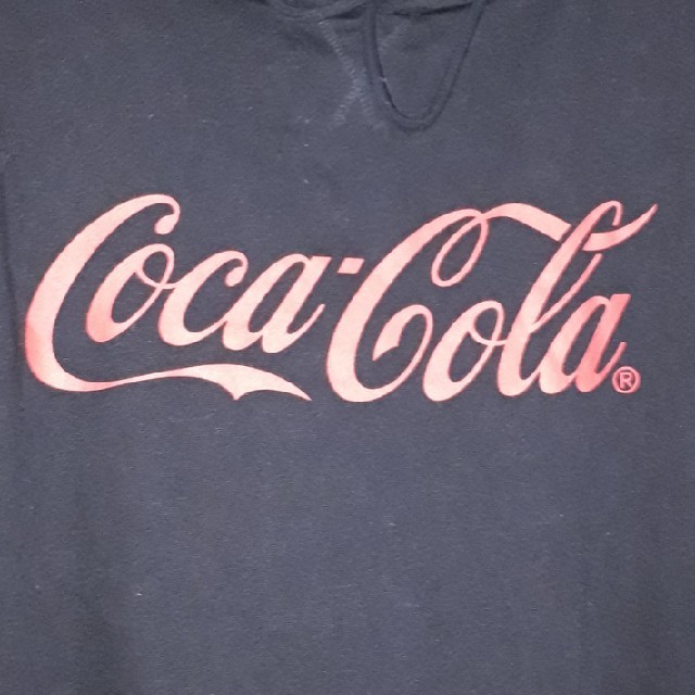 コカ・コーラ(コカコーラ)の新品未使用‼コカコーラ☆ブラック色パーカー レディースのトップス(パーカー)の商品写真
