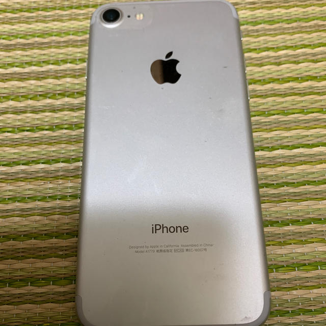 アイフォン7 128GB シルバー お値下げしました! 上品な 8060円