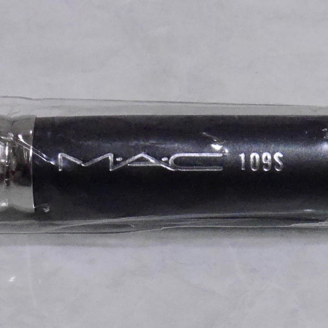 MAC(マック)の新品 ☆ M･A･C #109S スモール コントアー ブラシ コスメ/美容のメイク道具/ケアグッズ(ブラシ・チップ)の商品写真